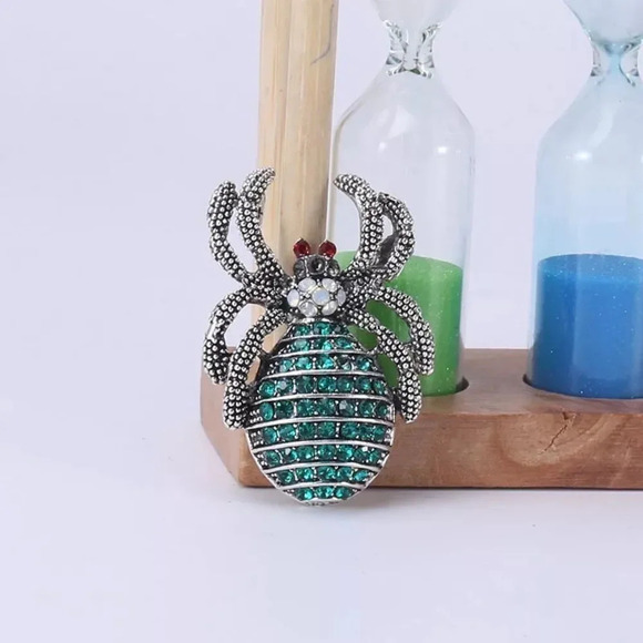 VQ Spider Brooch - Picture 4 of 9